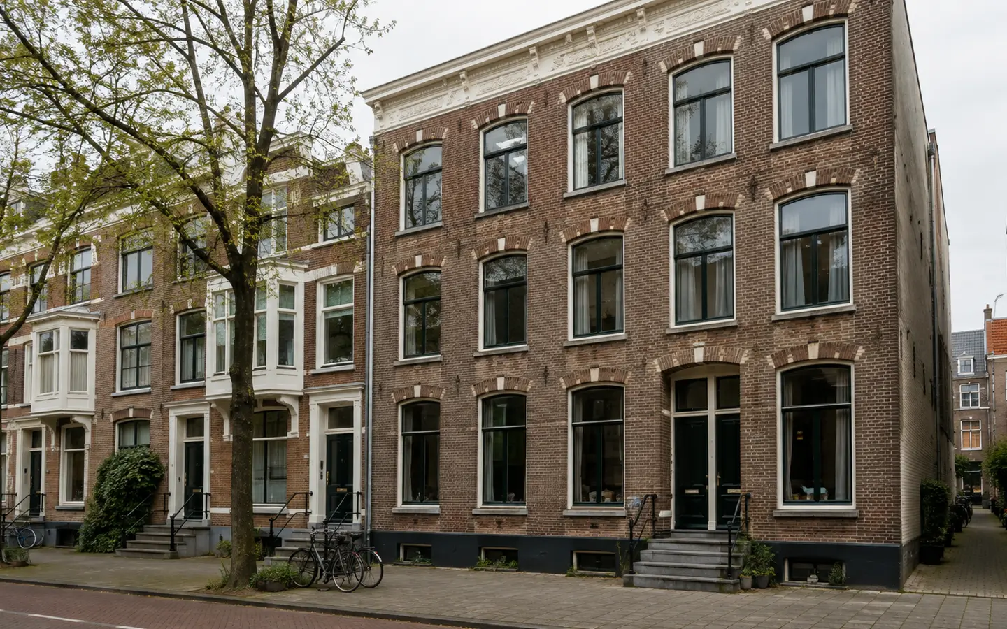 Gevel van een opgesplitst beleggingspand met meerdere verhuurde eenheden
